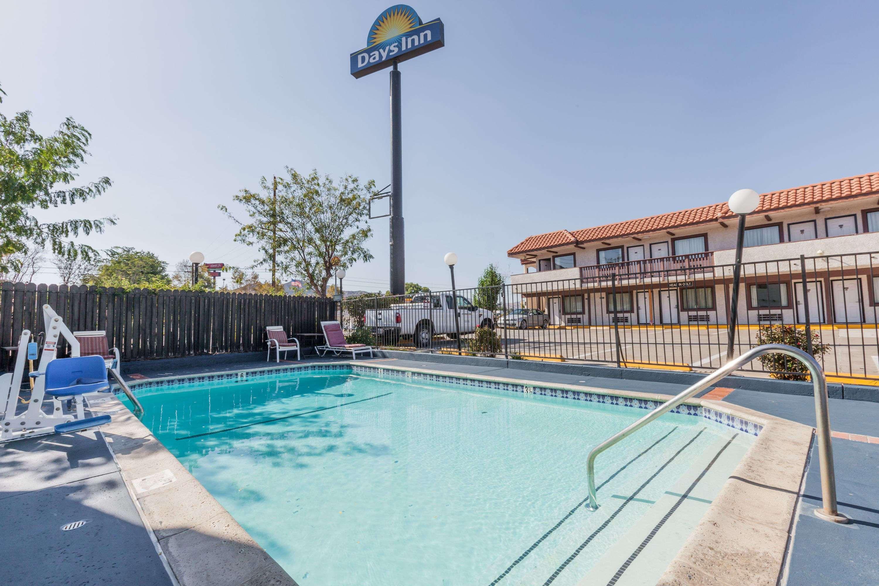 Days Inn By Wyndham Castaic Six Flags Magic Mountain Exterior foto