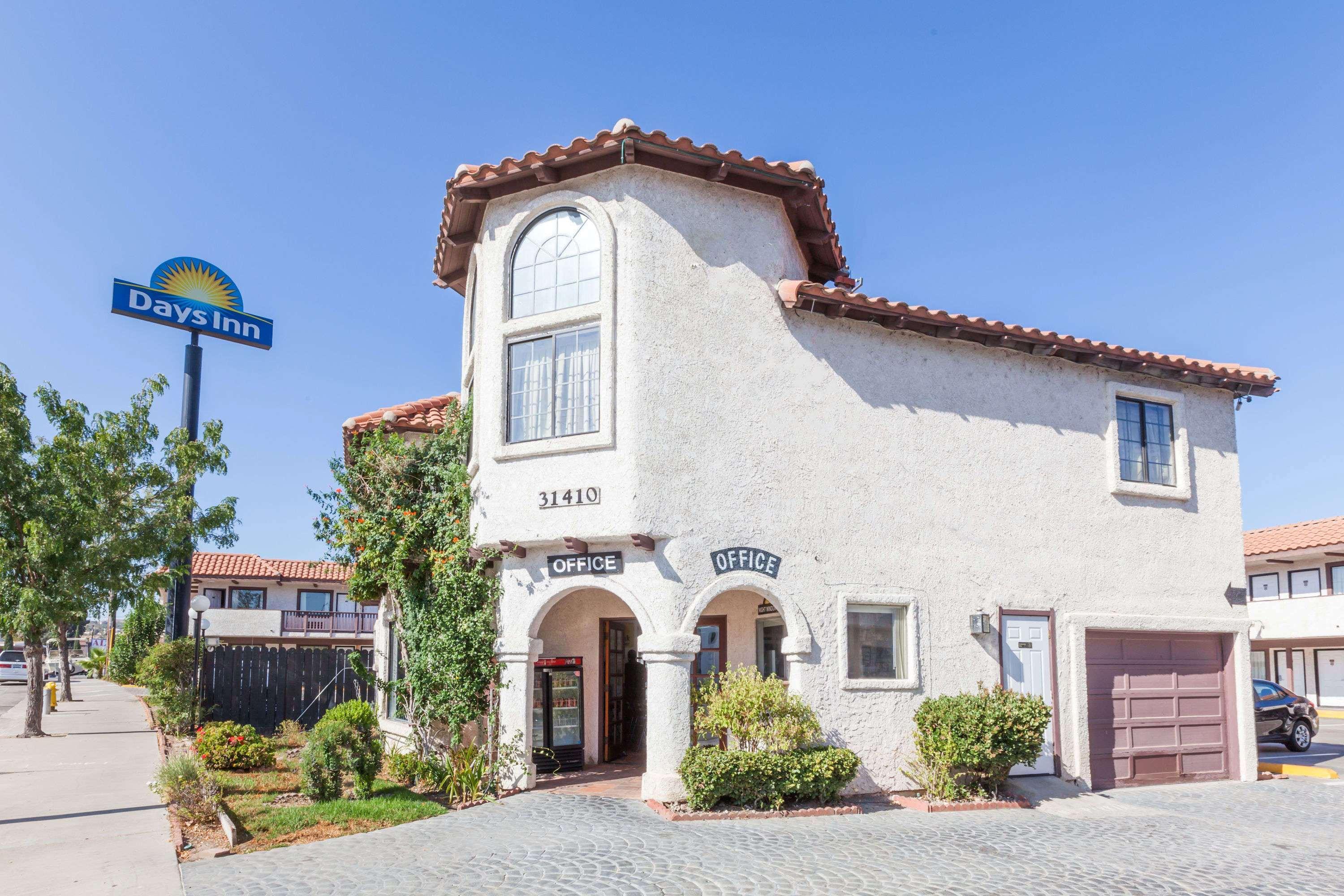 Days Inn By Wyndham Castaic Six Flags Magic Mountain Exterior foto
