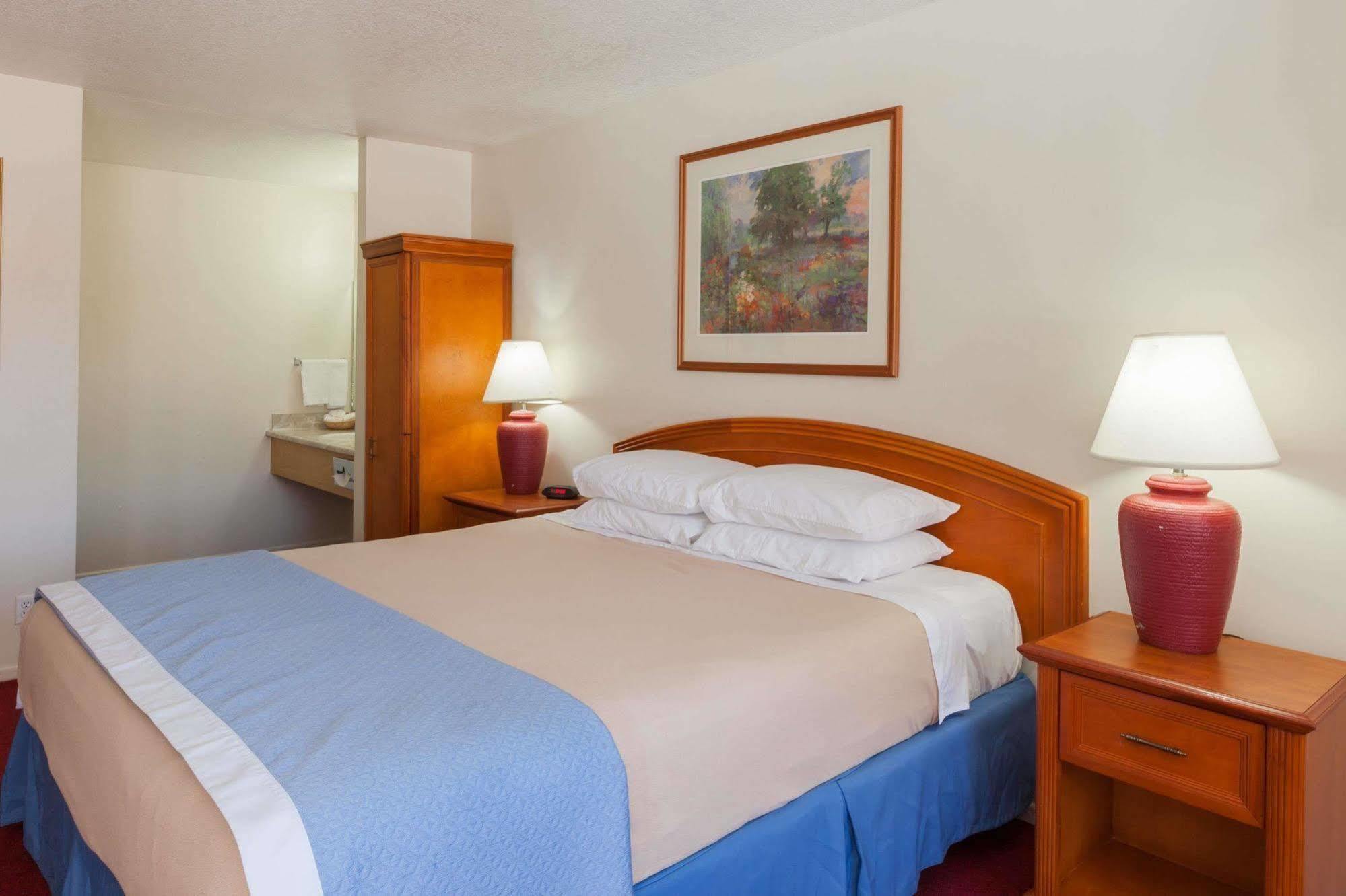 Days Inn By Wyndham Castaic Six Flags Magic Mountain Exterior foto